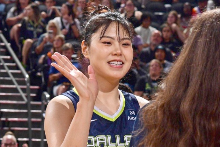 LoL Worlds 赛程-李月汝谈队友麦伊莎喂球：她总跟我说“去背打&amp;我给你传球”