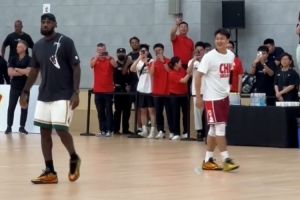 英雄联盟世界赛 赛程-队长同框！赵睿出席詹姆斯中国行活动 开心与现场球迷打招呼